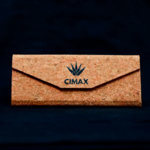 Puiset aurinkolasit 8 Aurinkolasikotelo, korkkia. CIMAX Design -logolla Sunglasses case made of cork, with CIMAX Design logo